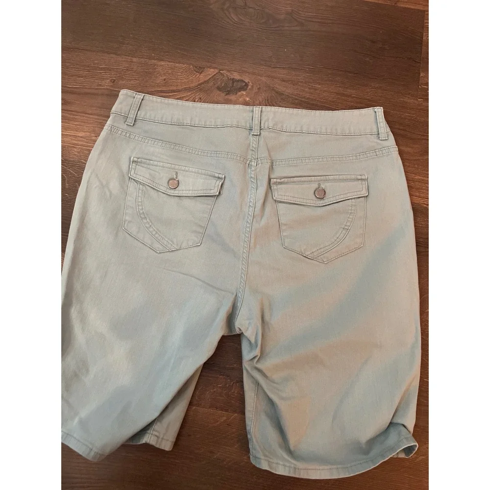 Riders by Lee Womens Bermuda Shorts Sage‎ Green Stretch Plus Size 18WM 159S454